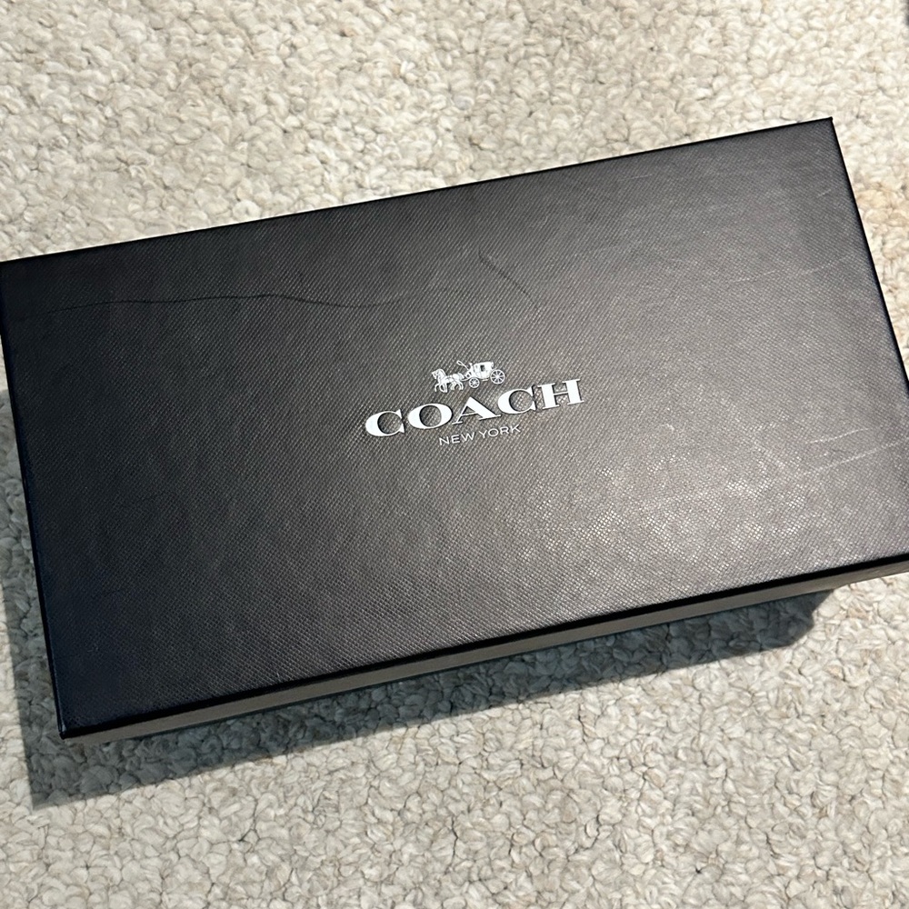Coach - Picture 12 of 12